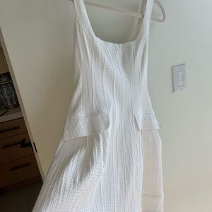 Chic Veronica Beard Fitted White Sleeveless Dress with Pockets